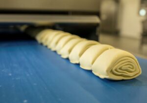 tromp unline cutting dough